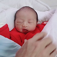 1.25号，顺利产下一男宝，6.4斤，孕期孕吐反应少，特别能吃，喜欢吃蔬菜，不喜欢肉