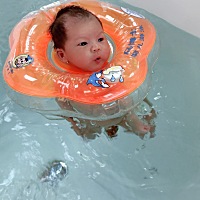 宝妈们顺产后一般多久来月经呢，今天三十七天了，感觉有一点血，正常吗