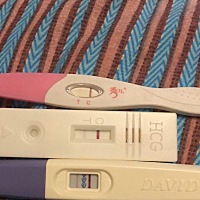 从上到下是昨天早上 今早和今晚的早孕试纸 还不确定是不是怀宝宝了 明天想去官方确认下 祝我好孕