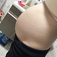 平时穿的衣服都不是贴身的  每个人看到都说肚子不显怀很小！我就想知道 我肚子到底有多小，我孕前就很瘦...