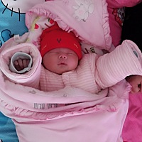 半夜醒来玩了两小时都不睡，宝啊妈妈可困了