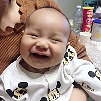 我的儿呀！为娘说给你找个媳妇晚上睡觉搂着，你也不至于开心成这样子吧！为娘想知道你在想什么[捂脸]