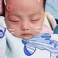 小姐姐两月➕一周喽！拍照超配合爸爸，不像哥哥一直扮鬼脸