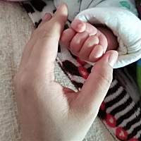 今天我感冒了😔，特别严重的感冒，头痛呕吐咽喉痛，我说怕传染直接喂奶粉，婆婆不准而却还得起床喂奶...