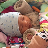 晚上几个小时都不睡，白天一直睡，怎么办