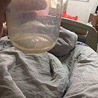 生产第三天，吸奶器吸出来的奶，吸了十分钟左右，我也不知道正不正常