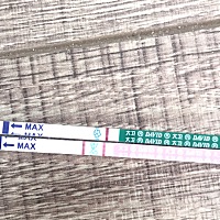 姐妹们，帮我看看，30号经期，1号还没来，早早孕连个印都没有，排卵试纸却深深的两杠，昨天用了可丽兰也...