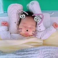 宝宝破壳21天了，离出月子不远了，哈哈我的头发快臭了！