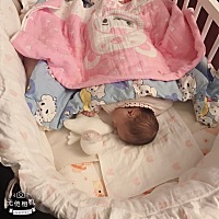 宝宝晚上不睡觉，喜欢蹬腿，手舞足蹈，有时哭得特别大声，这是怎么回事？