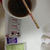 准备好糖果，吃药了。药里面还加了蜂蜜[捂脸]