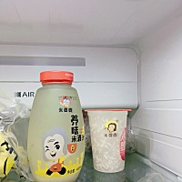 午饭烧了一碗米酒鸡蛋汤里面还放了些面，我们这边不做米酒就让老公在超市买了点，不懂得不知道是不是这...