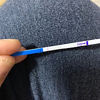 大家帮忙看看、有么？月经推迟了两天、我看太多遍了已经看不粗来了……呜呜