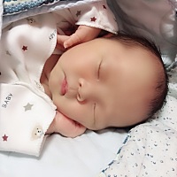 宝宝14天了，黄疸11.5医生说正常的足月儿14天黄疸值应该是6，目前还没有吃药，现在每天晒太阳喝水，有没...