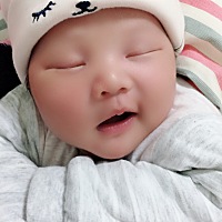 我的宝宝明天就满月咯！今天量了一下，居然长了10厘米！🙀都61厘米了！你家宝贝呢？？