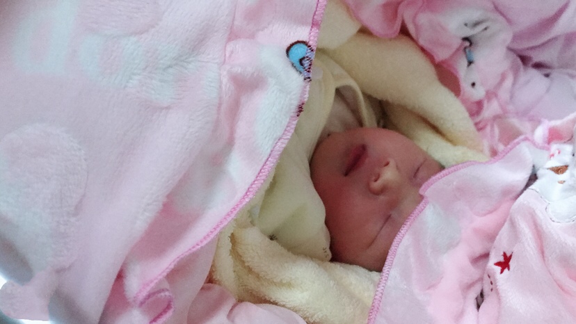 我的小棉袄咋们终于见面啦 2.2号下午2:45分顺转剖 经历两种疼痛 但一切都值了❤️