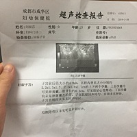 我媳妇怀孕了一个多月、俩个孕囊、但是报告显示一个有胎心一个没胎心、正常吗？然后长了俩个智齿、有时...