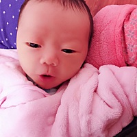 真拿我儿子没办法，一吸乳头就像跟我俩打架一样，别的宝宝都是吃奶的时候最开心最安静，我们家的奇葩儿...