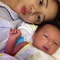 和我的小淘气一起给广大女同胞们拜年了！祝愿大家心想事成，要儿得儿要女得女，和我一样如愿以偿！