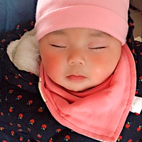 三个月的宝宝，母乳不够！宁愿饿着也不喝牛奶，一喝牛奶就哭！一个月只长一斤，心里担心又无能为力，看...