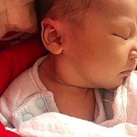 宝宝15天，突然发现宝宝右颈侧，有一个大包，摸起来很硬， 好担心。不知道怎么回事，有哪位宝妈知道这是...