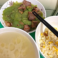 各位亲，你们在家做月子的，都是吃的什么啊？我每天一个汤，一个炒菜，一碗米饭。 天天这样吃，现在...