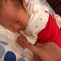 老公本来对孩子没什么期待感的，结果卸货这11天里，老公已经深深爱上宝宝了，还求我再要一个，我说我是...