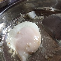 出院回来第一天没有早餐就自己啃面包，今天第二天自己起来煮早餐💪我还要感谢别人一天给我那两碗米饭...