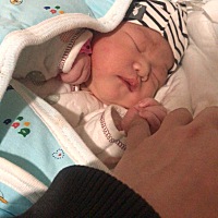 二月三号上午剖宫产小棉袄一枚，7斤八两。 之前坚持顺产的，医生不让，说娃最少八斤半，只能剖宫产，术...