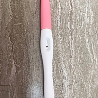 原本12.28应该来大姨妈，想着推迟了怎么多天应该有了，测试了两次，凉凉