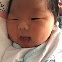 我有一个可爱的大闺女，哇哈哈😄