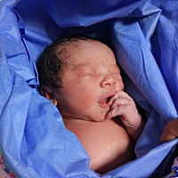 2月1日上午9:30破羊水 下午16:31出生 剖宫产 小王子一枚 现在越看宝宝长得越像小姑娘😸