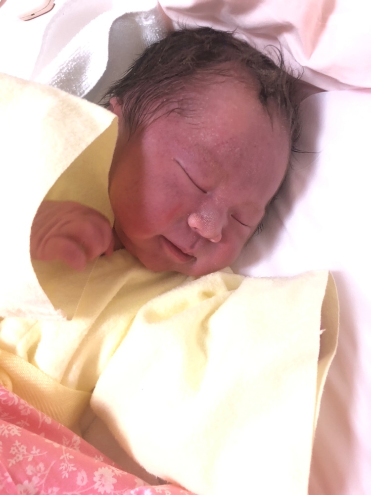 预产期2/20，2/7早发动！
日本时间21:24、3.60KG
