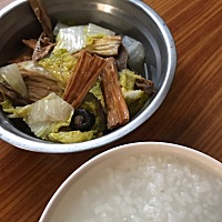 呵呵呵， 这是月子里的饭菜，一边念叨着我没奶一边又不给我吃营养的，怎么可能有