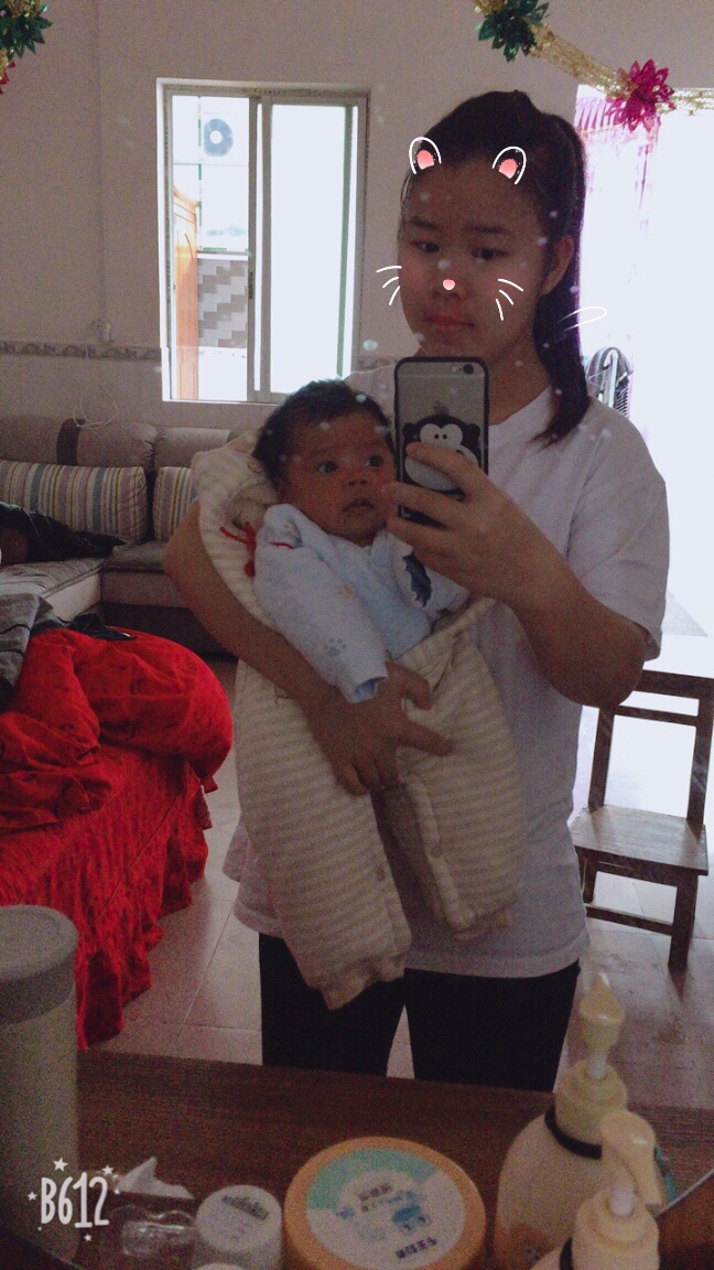 走亲戚的日子，奈何只能待在家，多少宝妈过年还在月子里的