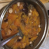 哺乳期都这么能吃吗？早上一碗猪蹄汤➕1个猪蹄➕两个馒头➕一大盘炒青菜，过两个小时一小盆木瓜花生红枣...