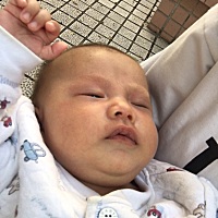 快两个月的宝宝，现在混合喂养，一天一次奶粉，想换奶粉，应该怎么过渡，有没有宝妈🈶️经验的 上次脸...