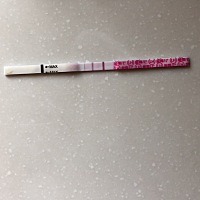 排卵过两天了，测的金秀儿排卵试纸怎么还是弱阳呢？好奇怪