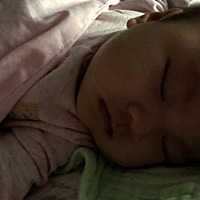 奶孩子真的是世界上最费心最费神的工作了，随召随到，不能有脾气，服务要到位，不能有怨言，娃娃想吃就...