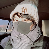 43D，宝宝有黄鼻涕，总是堵鼻子，去医院检查一下，挂了专家号。看看什么情况。裹严实点儿，上次忘记带口...