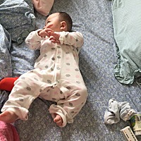 宝宝今天5个月啦！最近都没有时间发帖，从宝宝出生那一刻开始每趴屎每顿奶都是自己一个人，虽然很累但是...