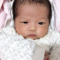 宝妈们  宝宝是男孩子 蛋蛋不是软的 是涨的要不要紧啊？