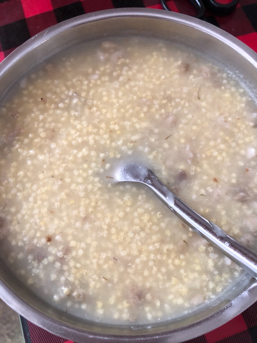 妈妈回去了，臭老公连饭都不会做，肚子好饿 又不想吃这种饭 想哭