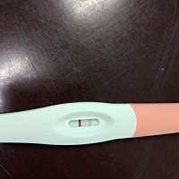 按周期应该是昨天来月经，今天早上10点多(第一次晨尿是8点多)测了一下，大家帮忙看看这是好孕嘛？