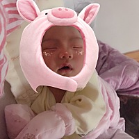 小🐷宝宝 老公一脸宠爱😊