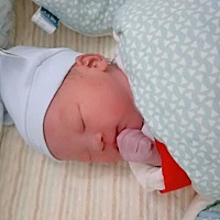 男宝 2月10日 5:20分 顺产6斤 无侧切轻微撕裂