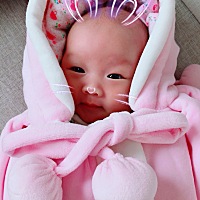 今天带大宝贝去洗澡澡，剃胎毛～姨妈给买的小斗篷，第一次穿～美美哒～