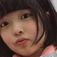双眼皮大眼睛长睫毛 我女儿全都遗传到我跟她爹了 每次抱着我女儿出去别人都会问 你这么早就生孩子了...