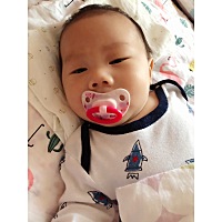 我娃已经被我玩坏了，记录第一次使用安抚奶嘴，以失败告终。。。