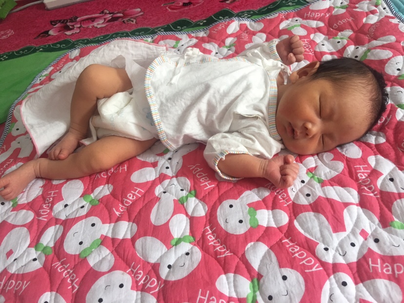 2019年02月05日。22:02破水没入盆刨腹一名男宝。出生第二天就全母乳。乳头都被宝宝吸吮破裂。每次喂母乳的时候都疼痛难忍。有什么好办法乳头不疼的么。