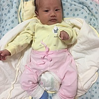 昨天晚上10点开始，宝宝一直哭闹，喂奶、在房间抱着走来走去哄着睡着，放床上一分钟不到又开始大哭，反...